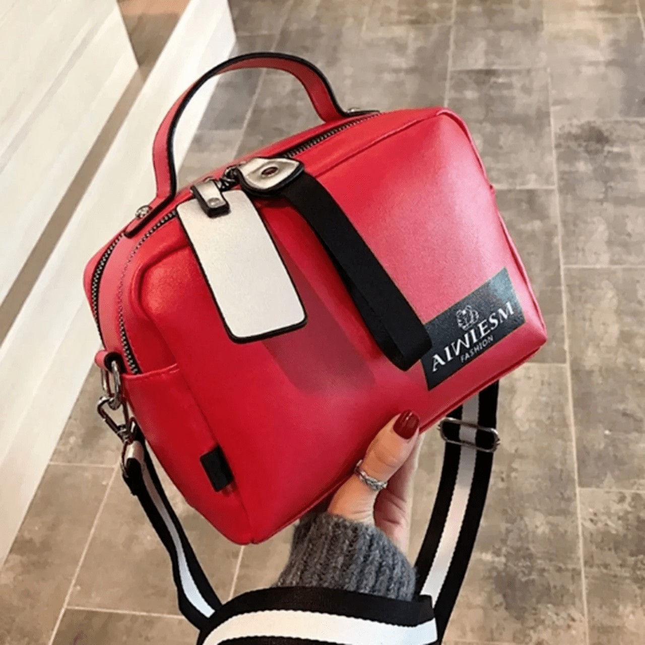 

Женская сумка Smooza красная (1054-red)