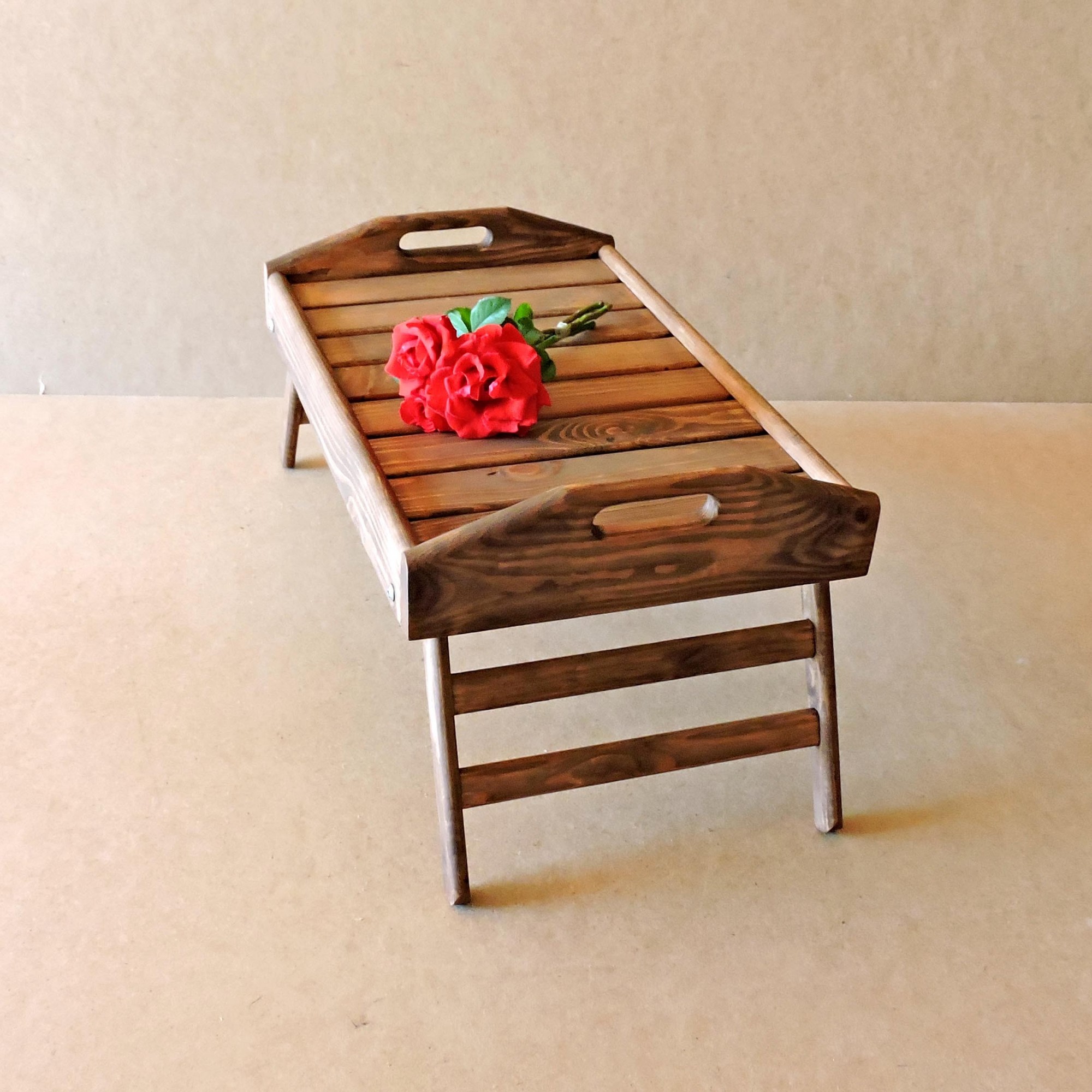 

Прикроватный столик-поднос из натурального дерева с ручками IZD Аляска 55,5х35х30 см Капучино СТП-001709