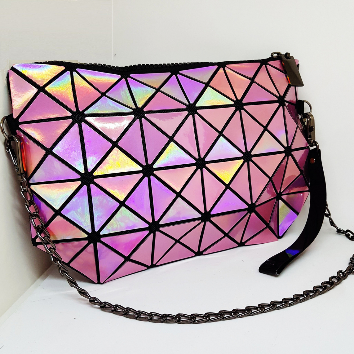 

Клатч на цепочке Glam Queen Bright Pink
