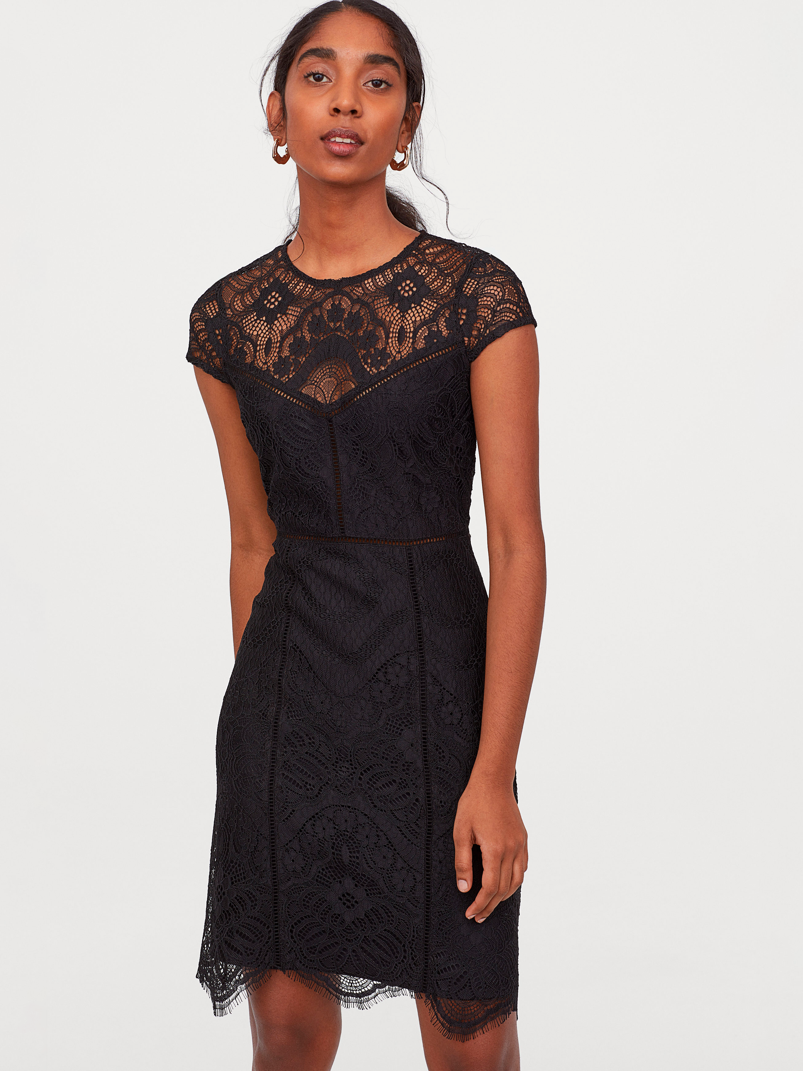 

Платье H&M 0822192-0 36 Черное