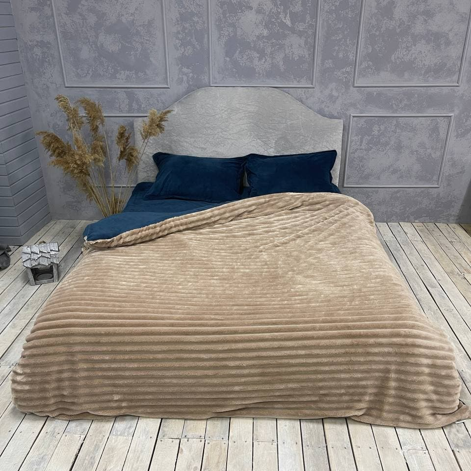 

Плюшевое постельное белье микрофибра Cappone 160х200 см Золотое