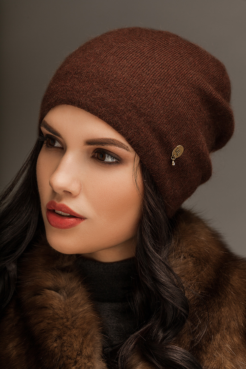 

Женская шапка колпак Ассорти цвет коричневый