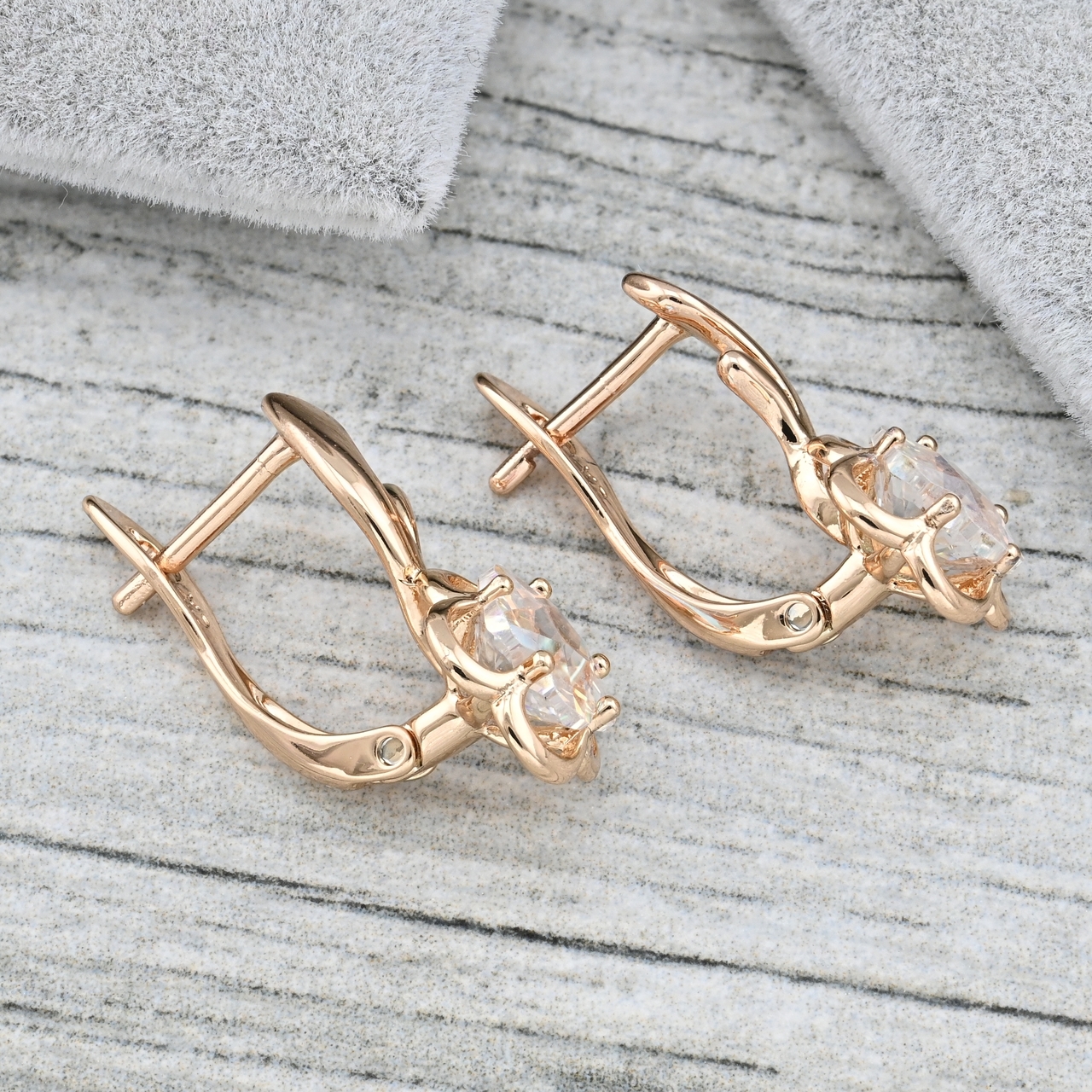 

Серьги Xuping 37272 размер 19х10 мм рассвет фианиты вес 2.9 г позолота 18К