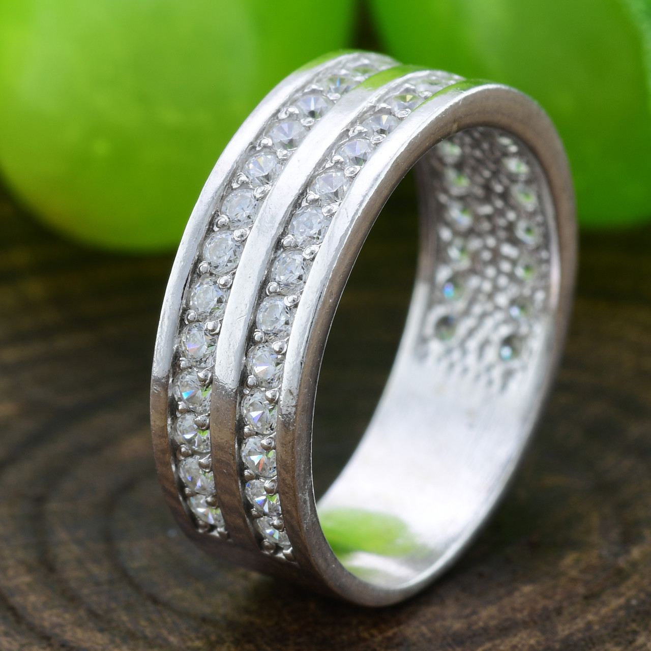 

Серебряное кольцо Бритни вставка белые фианиты 17