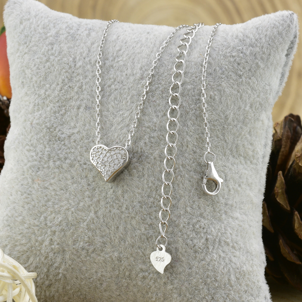 

Серебряное колье длина 38+7 см ширина 1 мм вставка белые фианиты вес 2.55 г