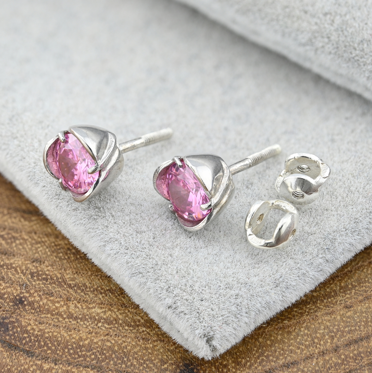 

Серебряные серьги гвоздики ps20360e розовые фианиты размер 8х8 мм вес 2.43 г