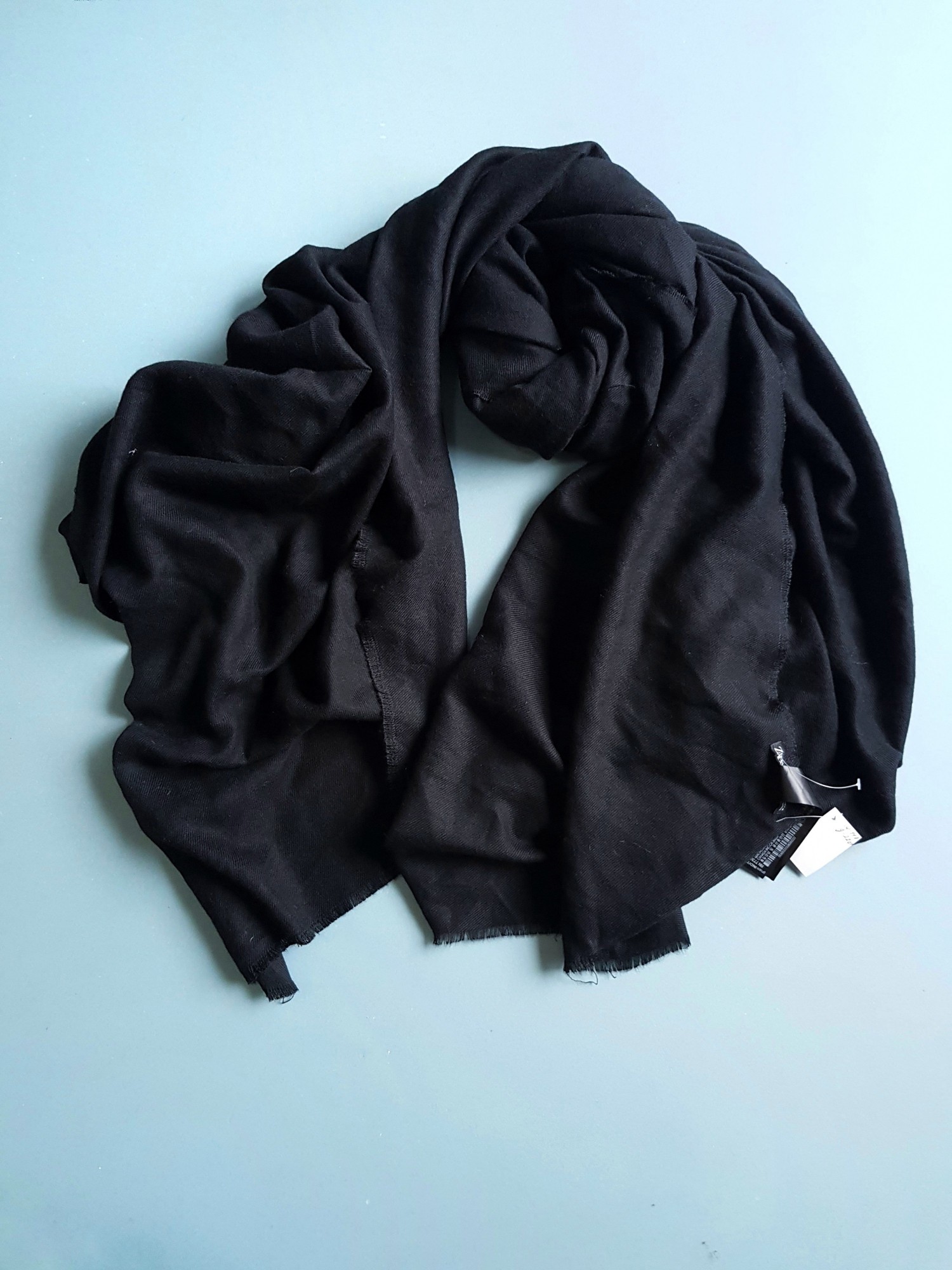 

Черный однотонный шарф палантин Zara 8869-1111