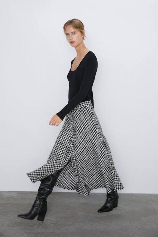 

Юбка Zara миди в гусиную лапку XS черно-белая