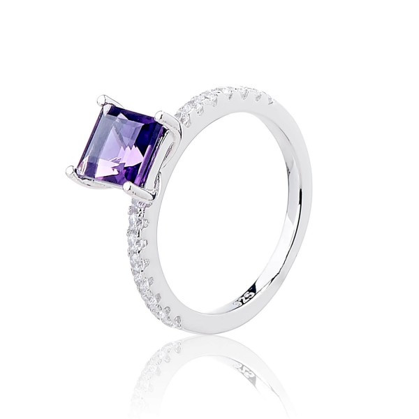 

Серебряное кольцо Silver925 с аметистом 1,97 гр