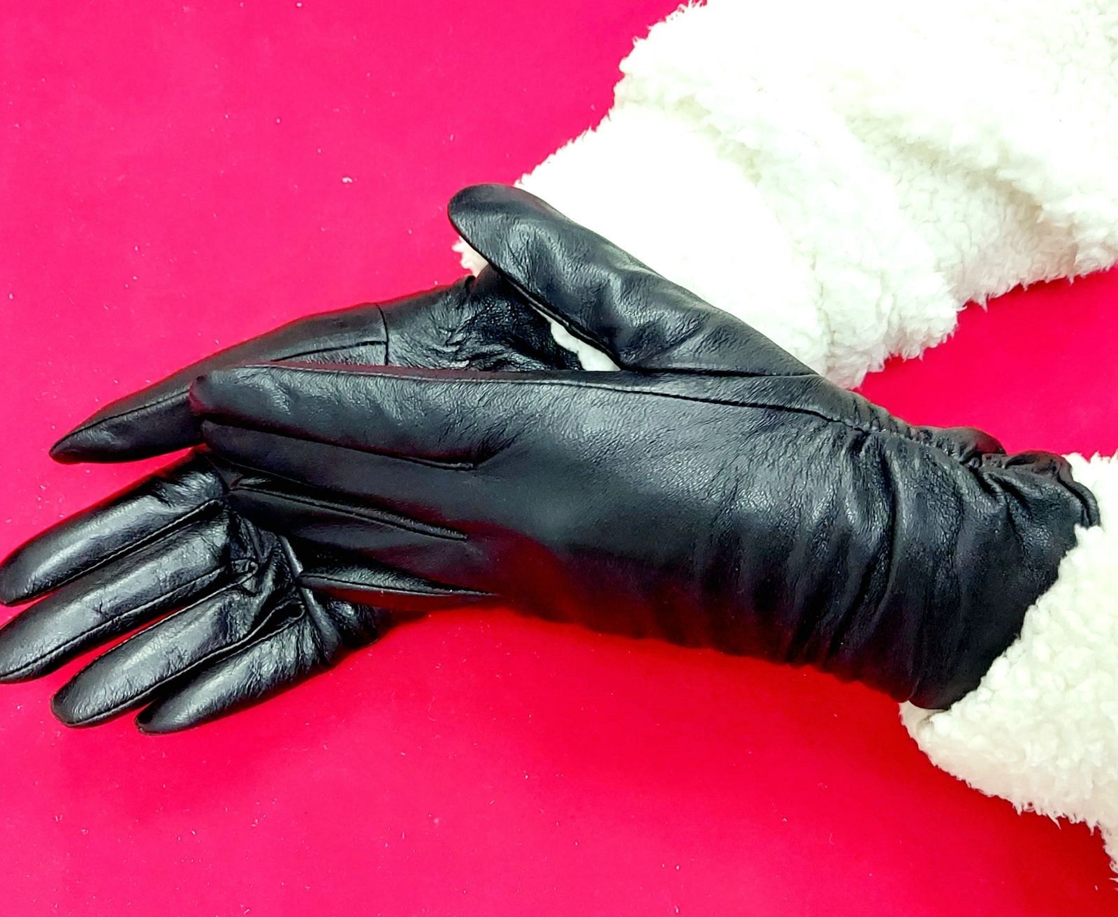 

Перчатки женские кожаные зимние подклад - шерсть р-р 8,5 Anjela Черные "Резиночки"