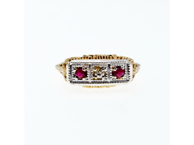 

Золотое кольцо с рубинами и бриллиантом Натуральный Sky Jewelry 003538