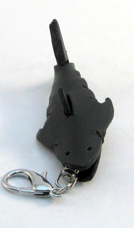

Брелок кожаный акула 10х3.5 см черный 5