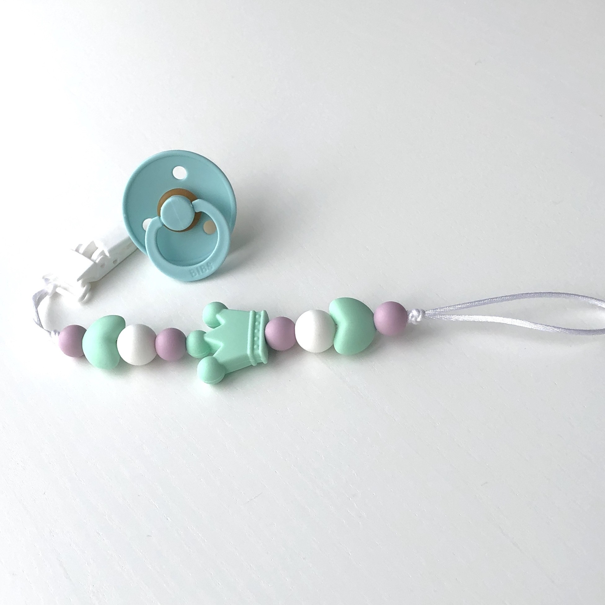 

Пустышка BIBS COLOUR и держатель Баловень Mint