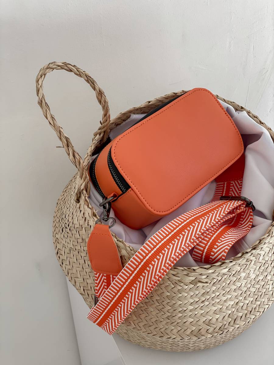 

Женский клатч ROMASHKA Лори оранжевый 9985