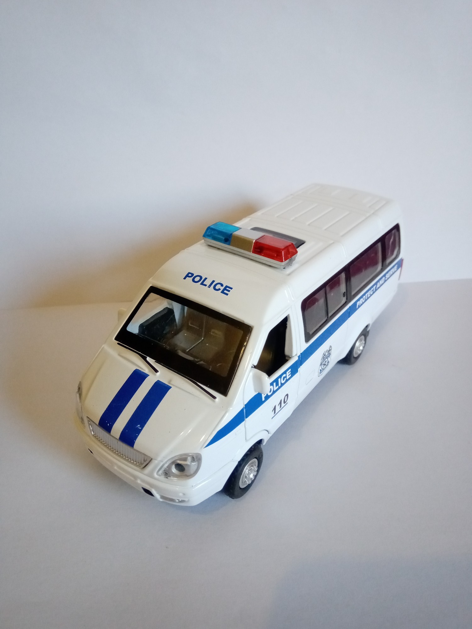 

Машина металева ГАЗ Police Wanbao 673/4 (біло-синя)
