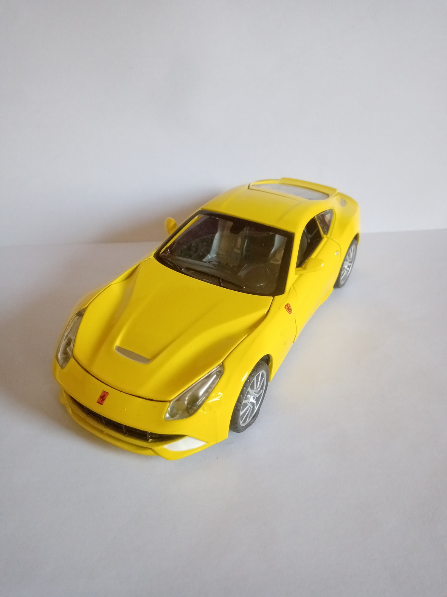

Машина металева Ferrari Wanbao 608 (жовта)