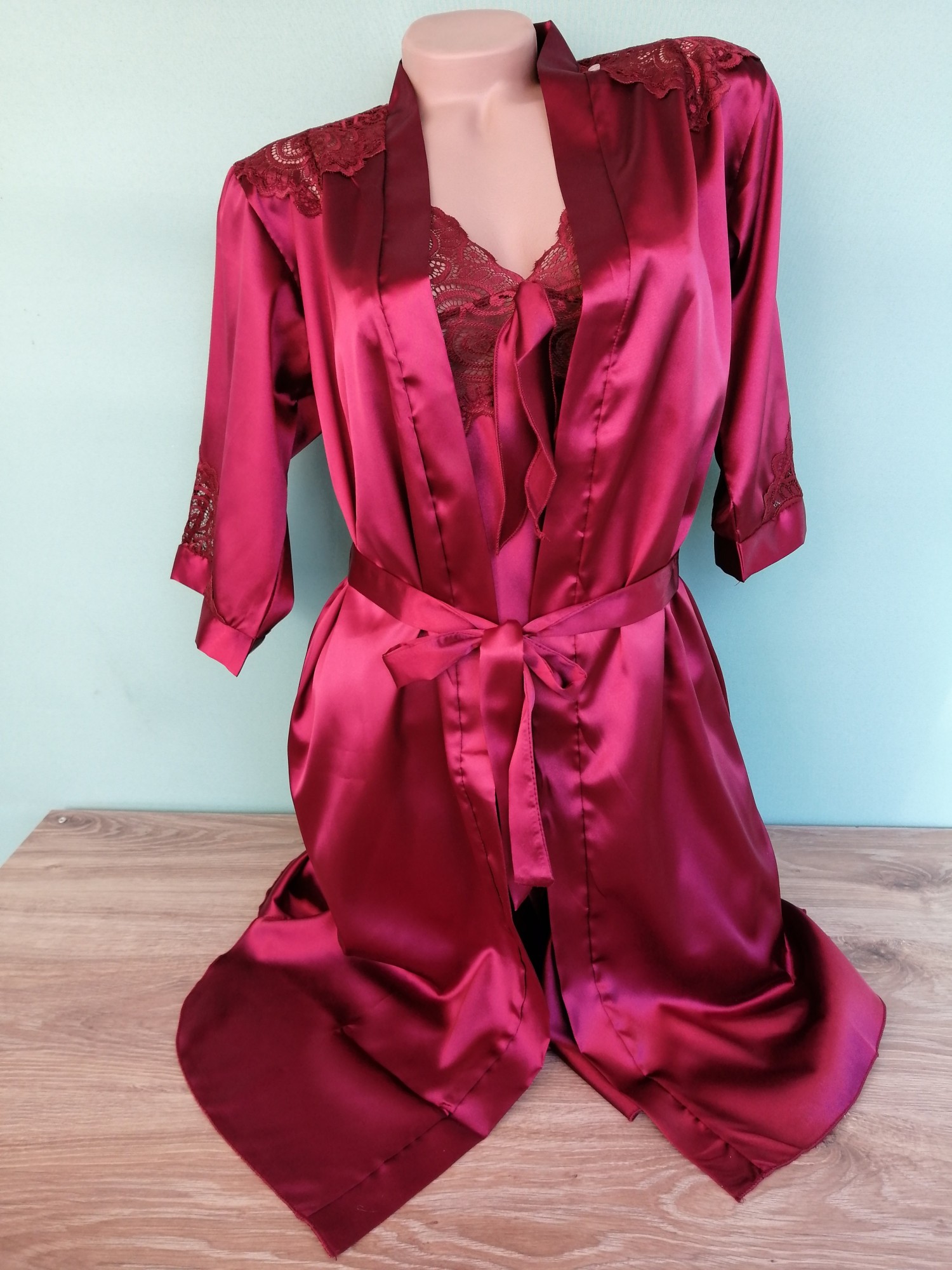 

Комплект халат и ночнушка атласный Deloras р. 2XL бордовый 391