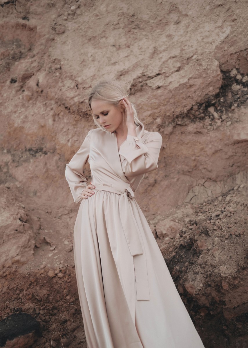 

Вечернее бежевое платье макси JadFashion XXL бежевый 43285175