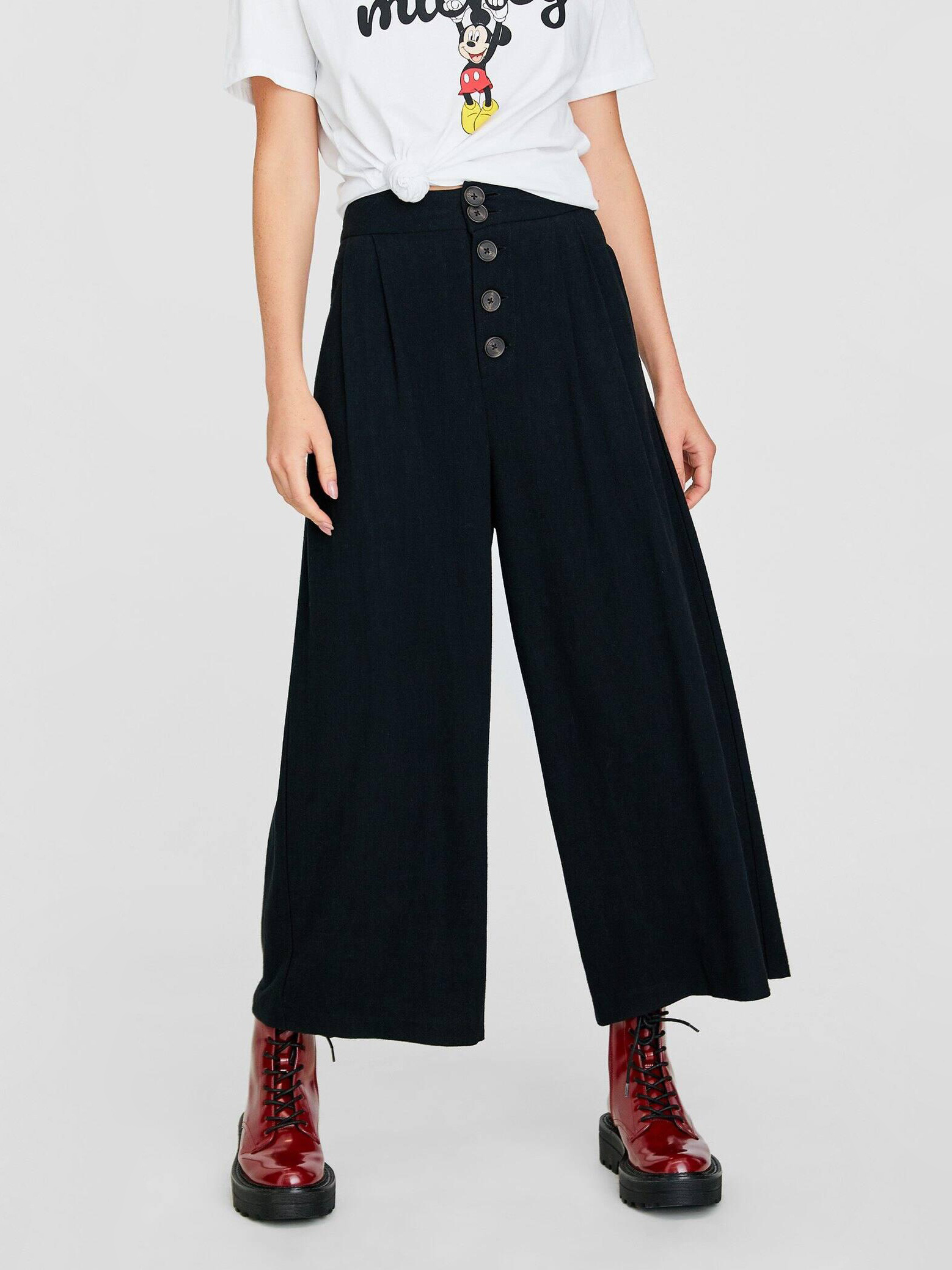 

Брюки Stradivarius XAZ231240AMJY 40 Черные