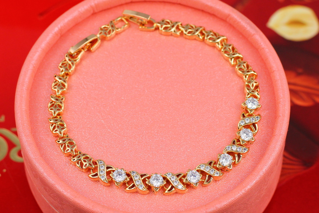 

Браслет Xuping Jewelry коса с вплетенными белыми фианитами 18 см 7 мм золотистый