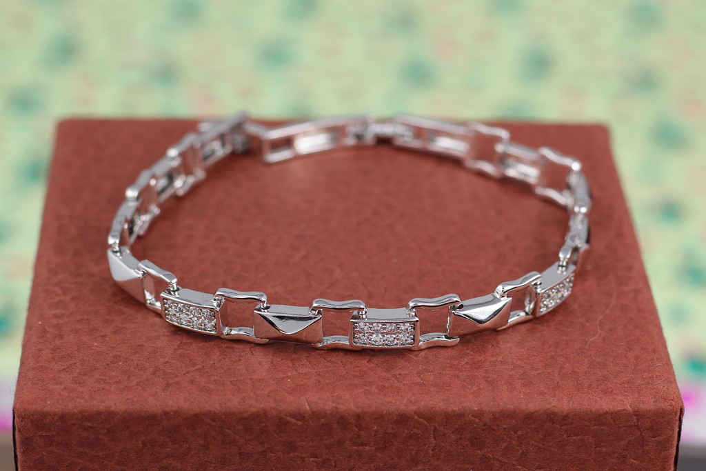 

Браслет Xuping Jewelry с прямоугольными звеньями 19 см 7 мм серебристый