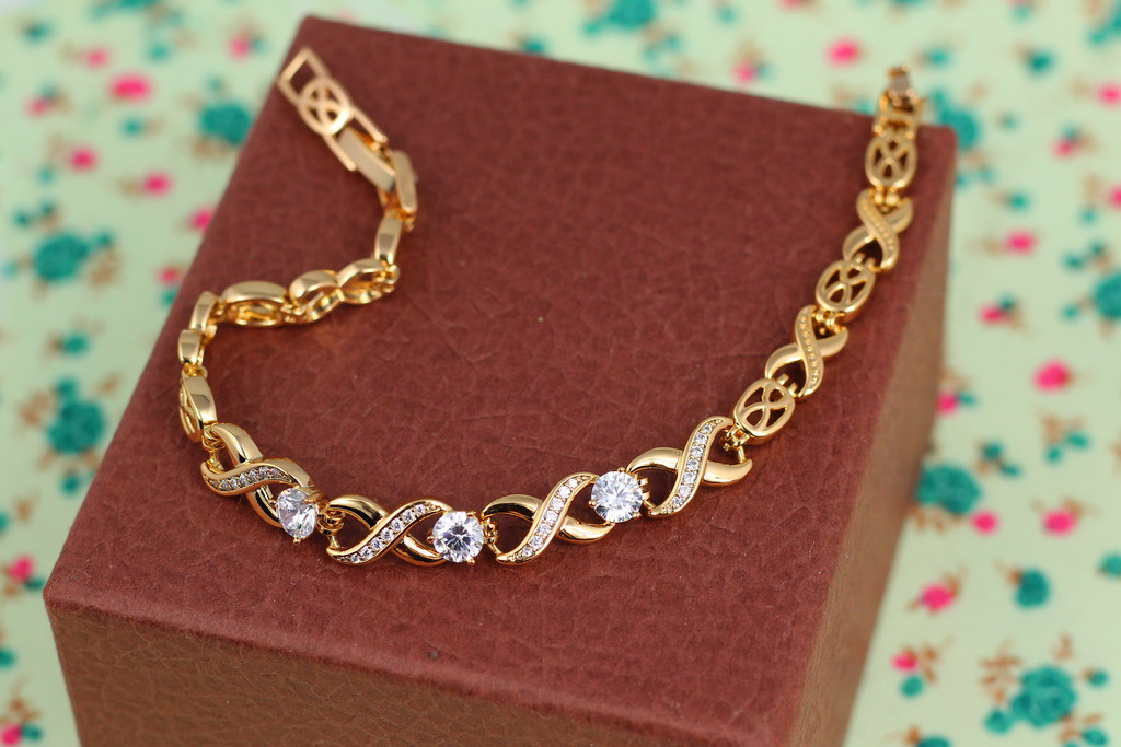 

Браслет Xuping Jewelry коса с вплетенными фианитами 17 см 7 мм золотистый