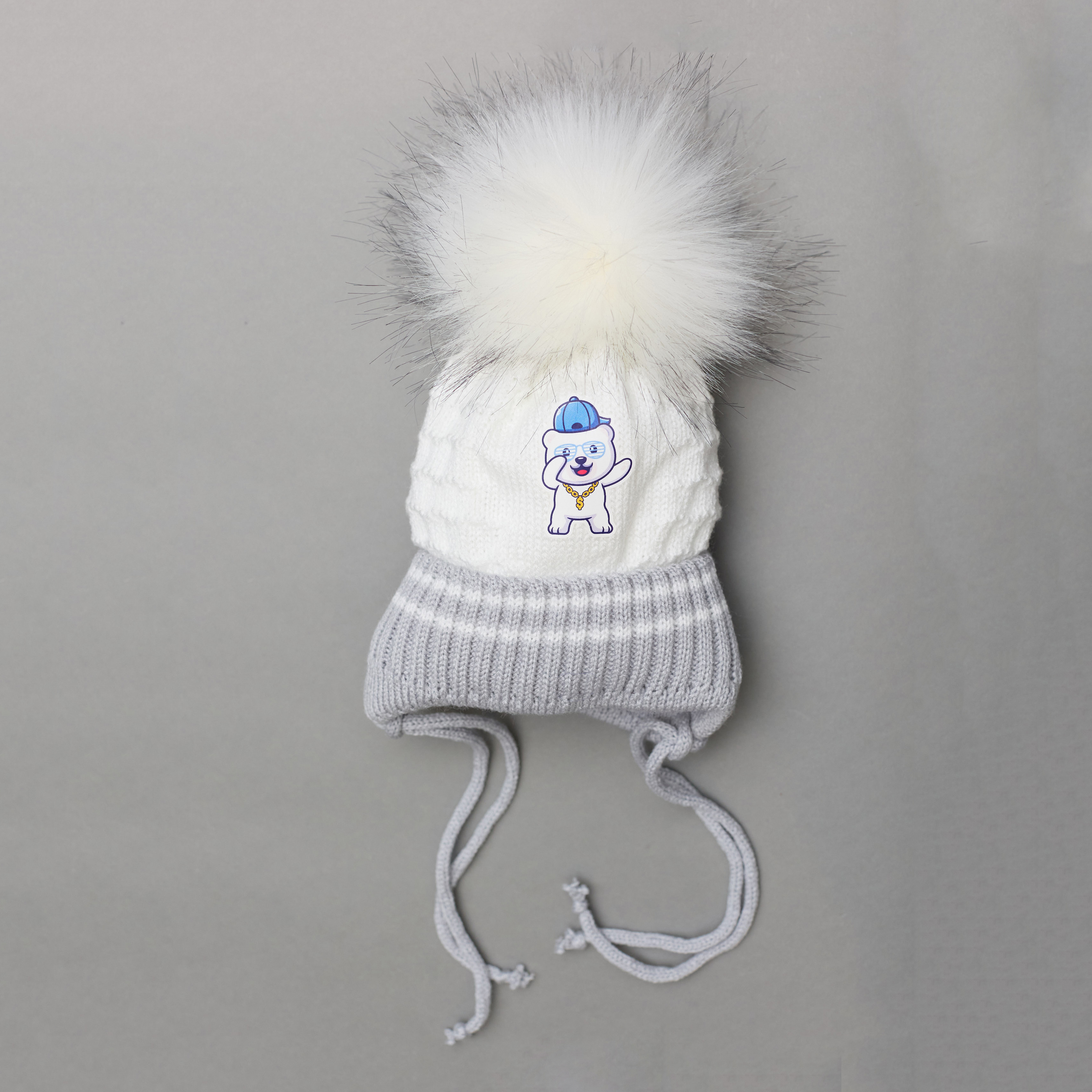 

Зимняя шапка с завязками Sample Мишка в кепке 40-44 см Бело-серая