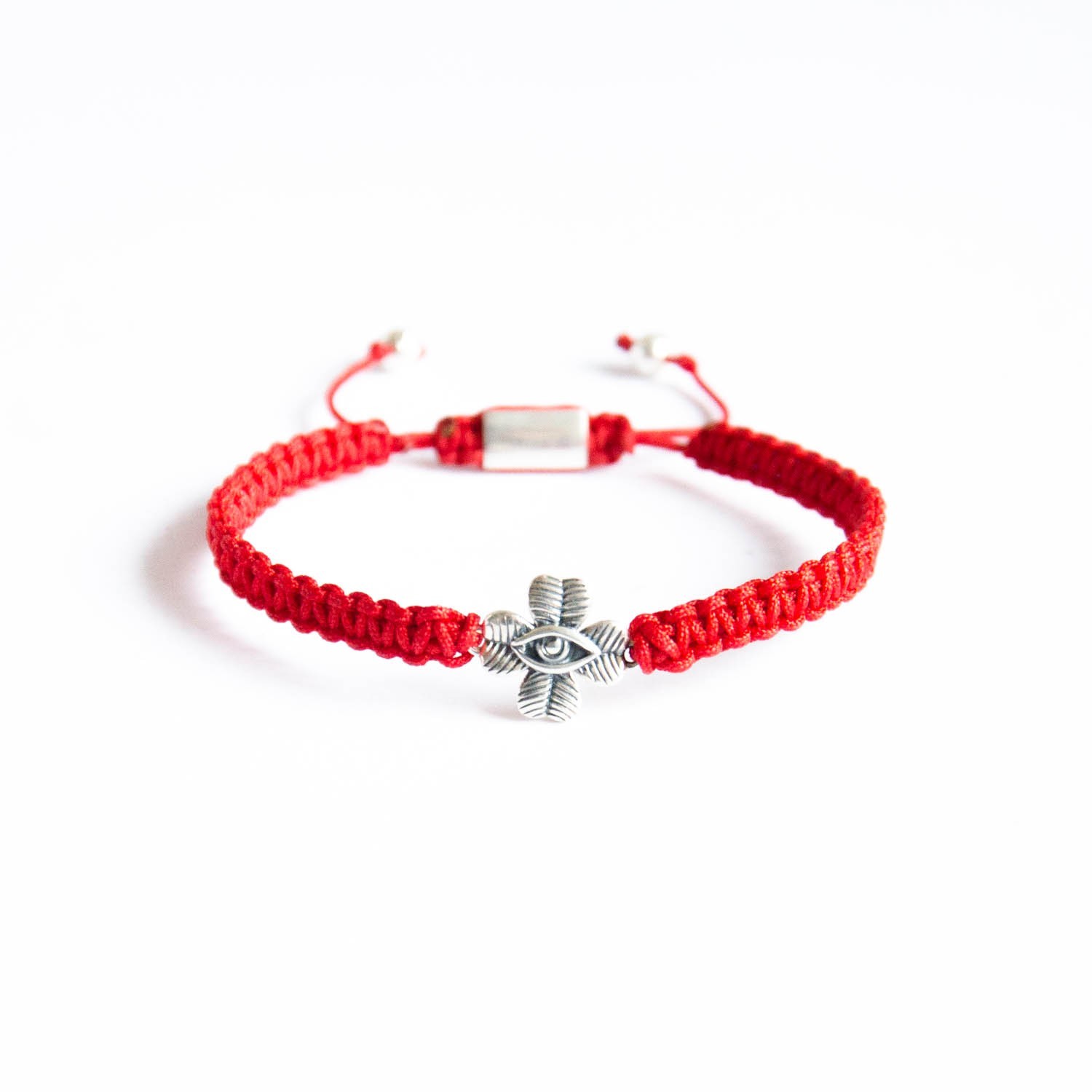 

Браслет TOTEM Adventure Jewelry Браслет с серебряным четырехлистником и шелковой красною нитью 17 см (0160-1-1)