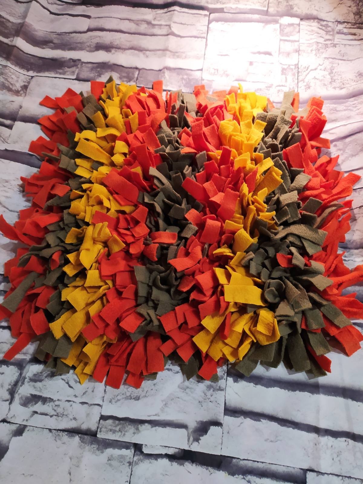 

Нюхательный коврик для собак на силиконовой основе разноцветная полоска