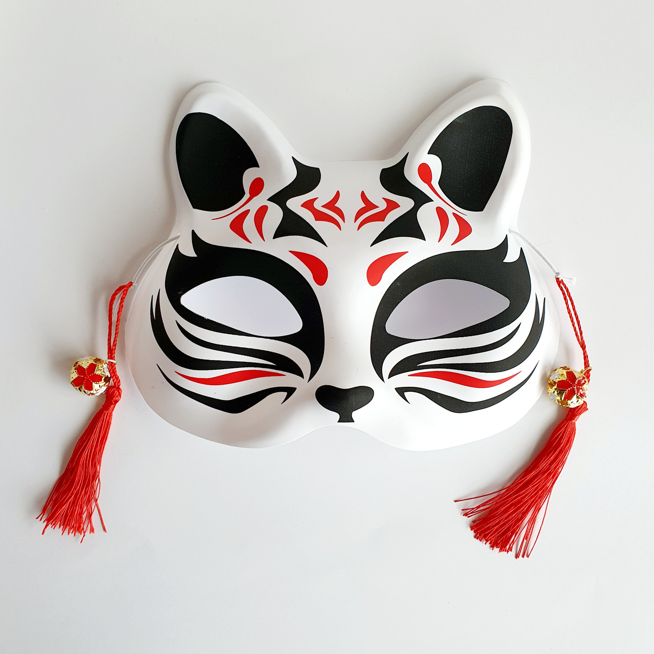 

Маска Кицунэ Японской Лисы Kitsune черная с красным, 18х17 см