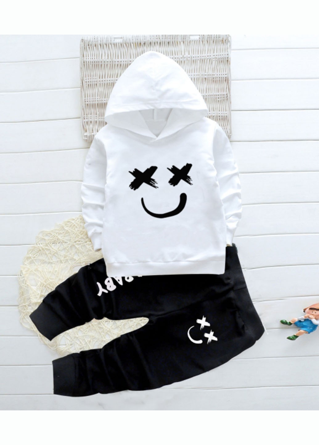 

Спортивный костюм Happy Bady 90 белый с черным
