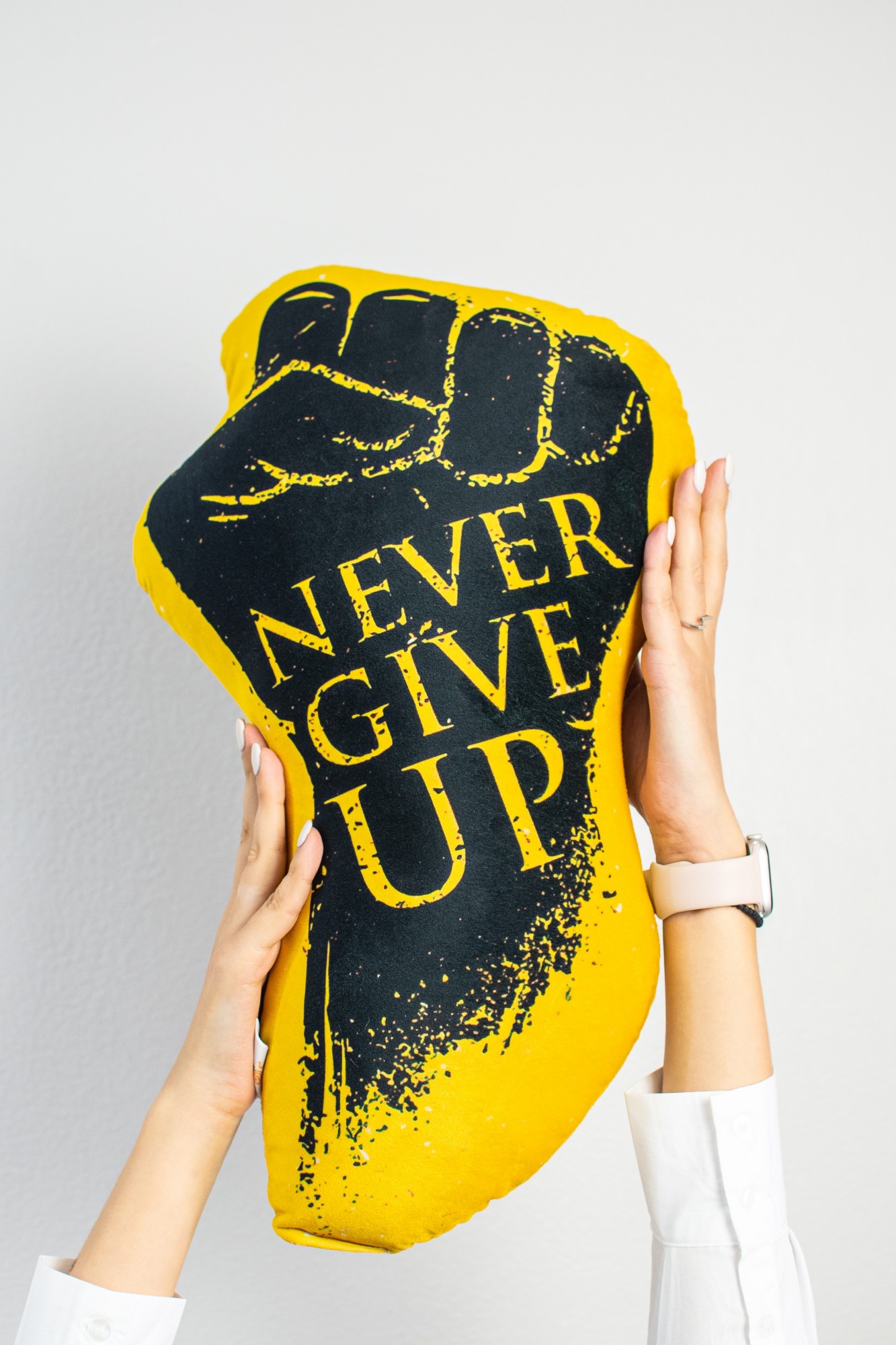 

Декоративная подушка IPQ двухсторонняя "Never Give Up" 55 см