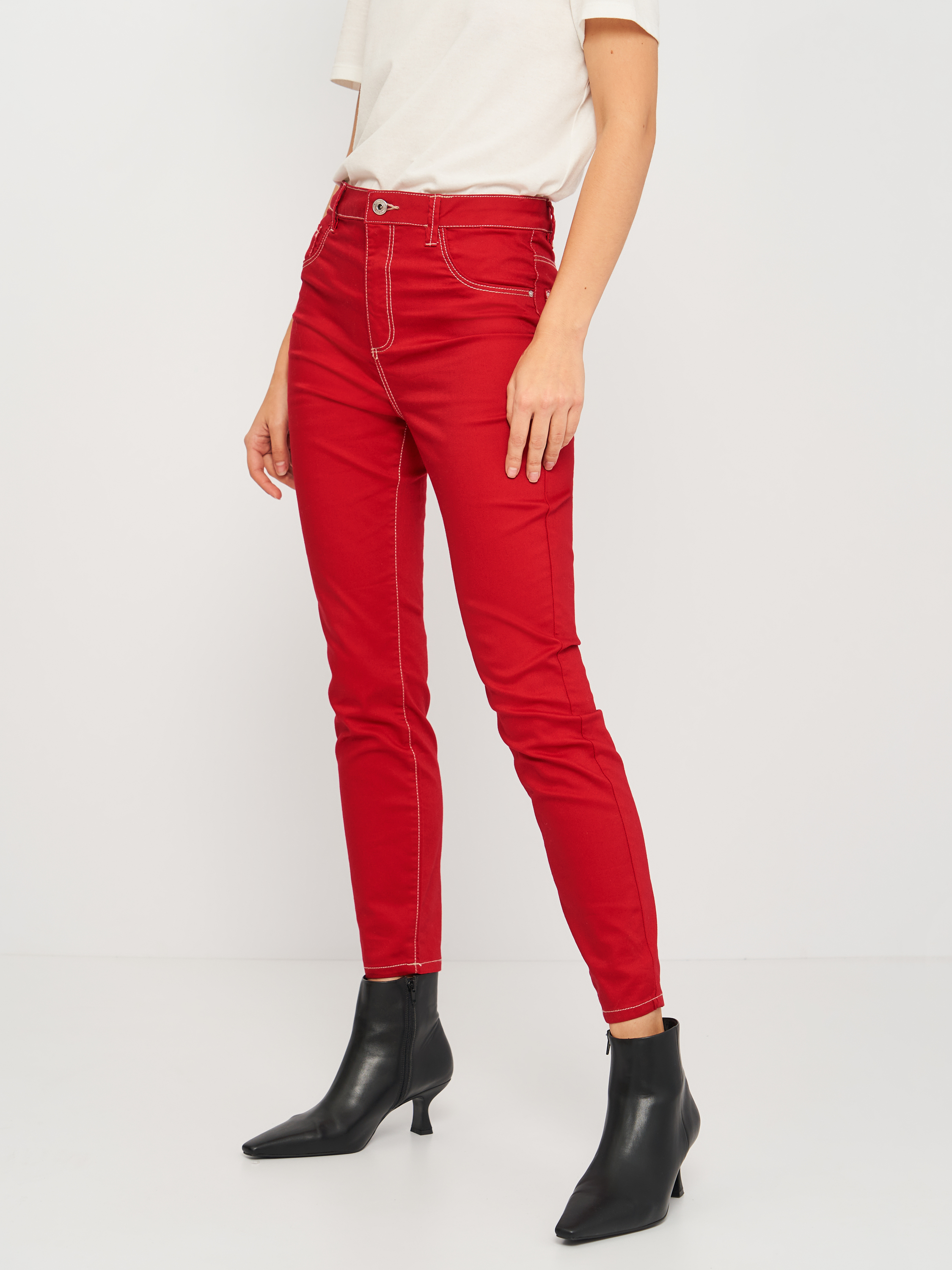 Красные джинсы женские 50 лет