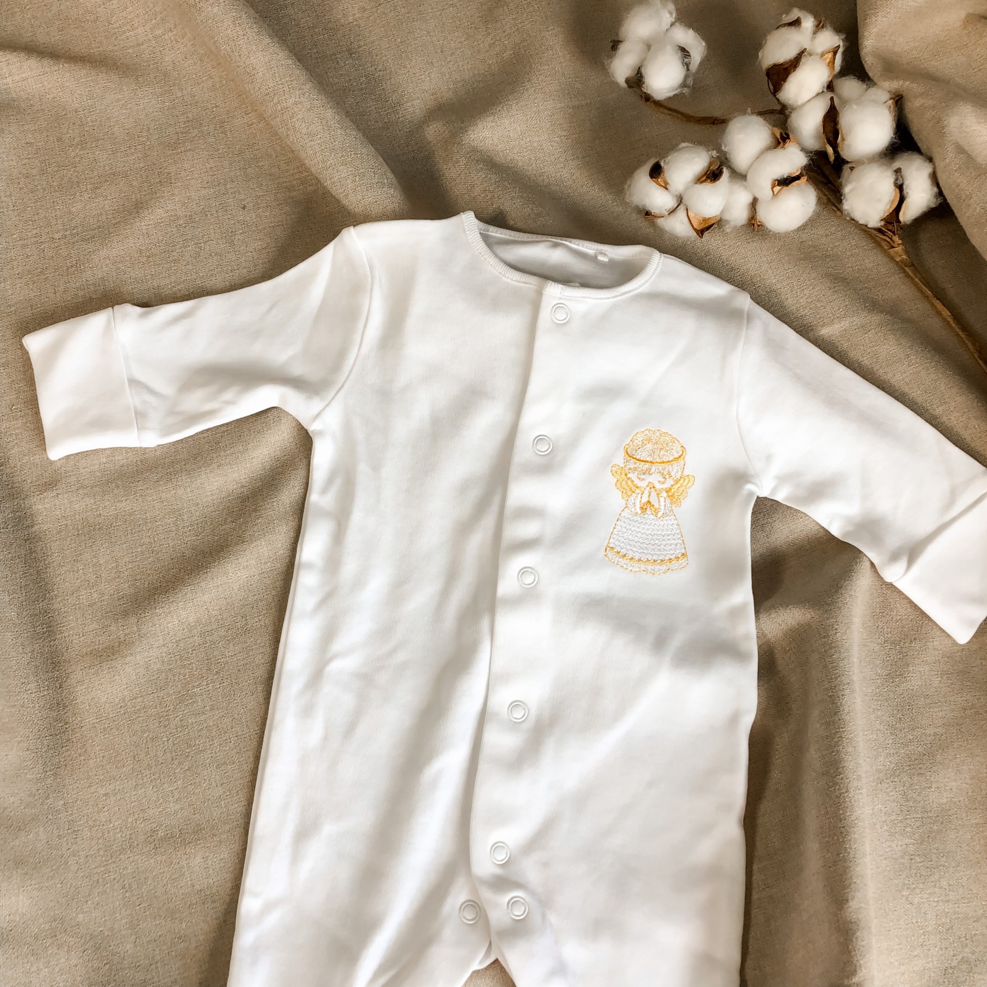 

Крестильный наряд Tino Baby, белый с вышивкой золотом (размер 3-6 мес, 62-68 см)