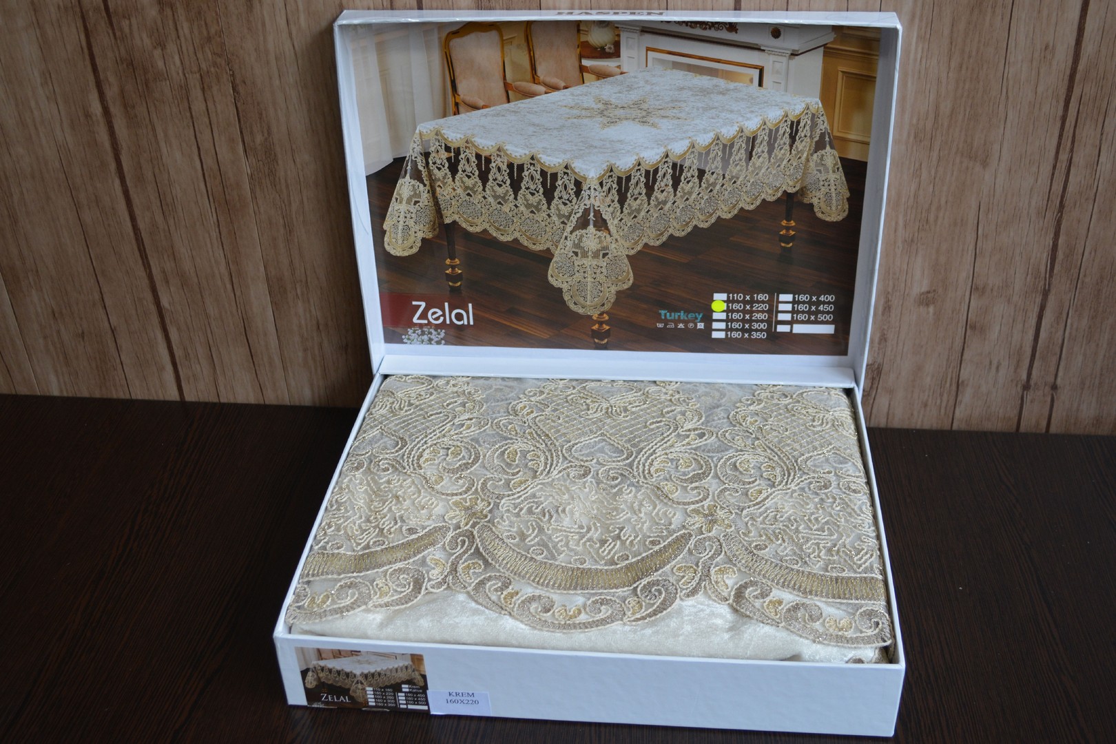 

Велюрова скатертина з мереживом Haspen 160x350 cм Zelal кремова (33028.3)
