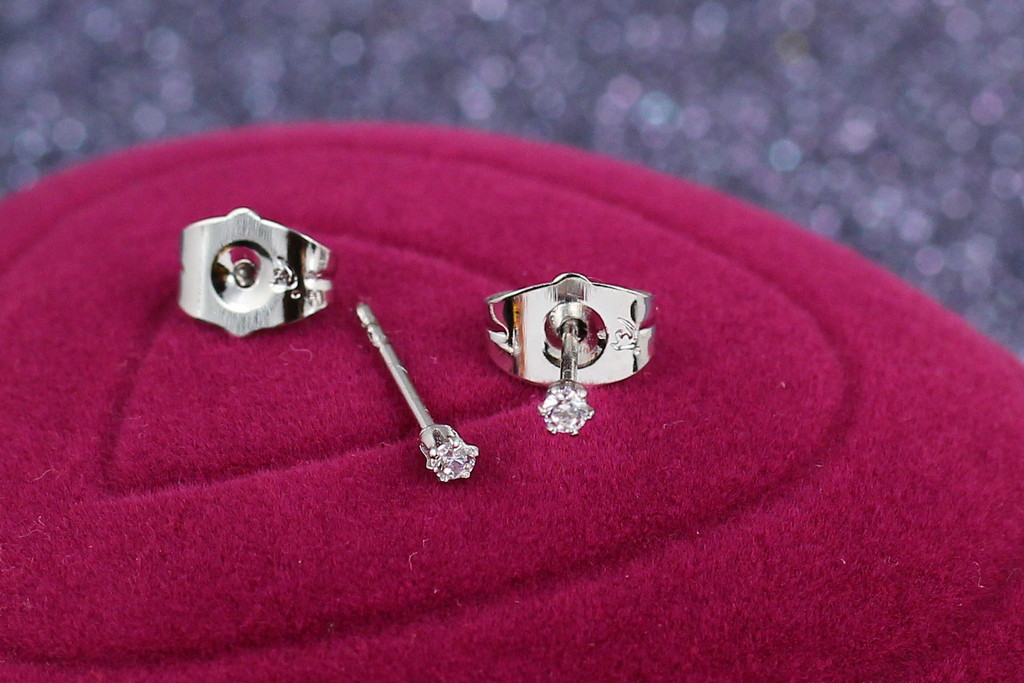 

Серьги гвоздики Xuping Jewelry камешки 2 мм серебристые