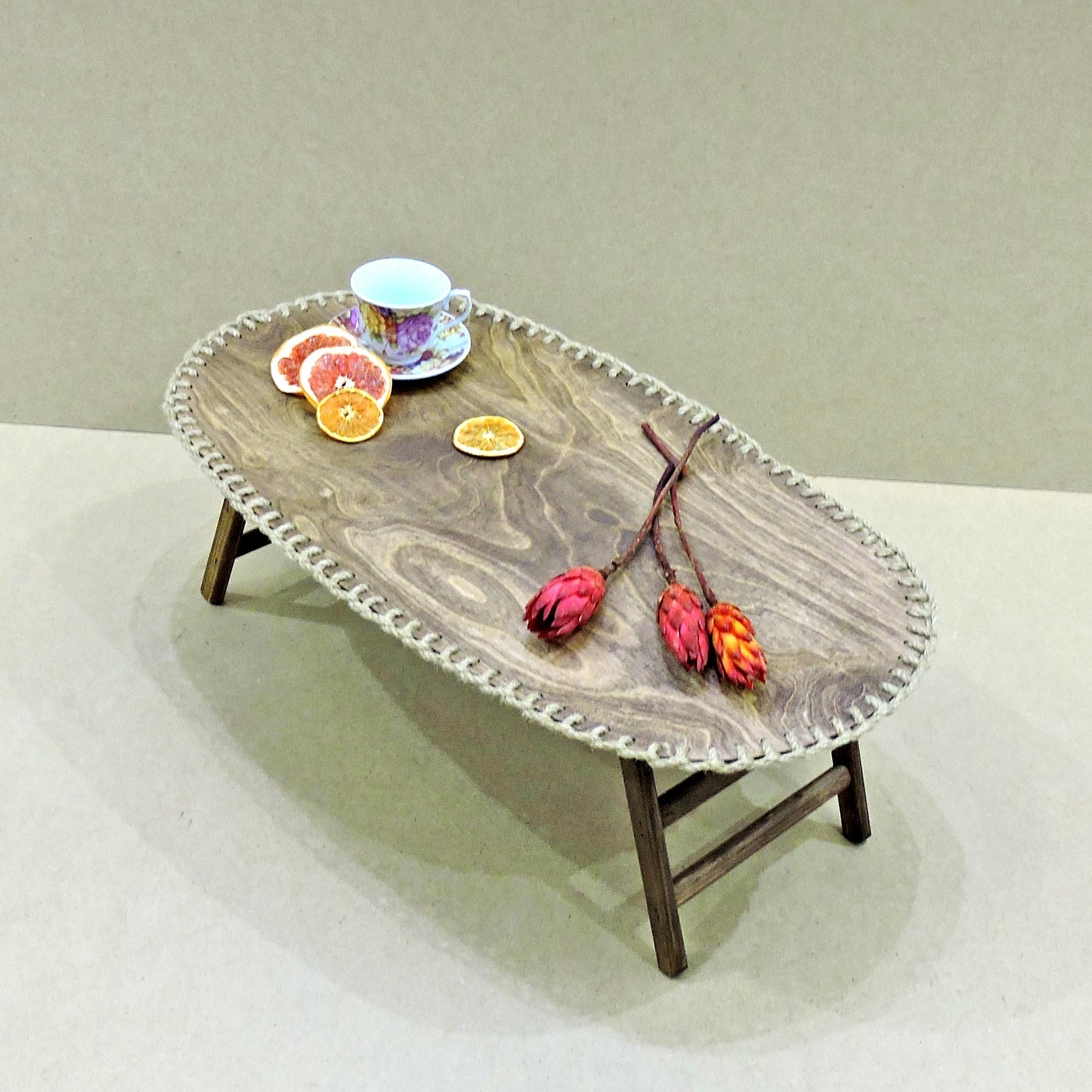 

Прикроватный столик-поднос IZD Вайоминг 04 из натурального дерева 75х41х21 см Капучино СТП-041809