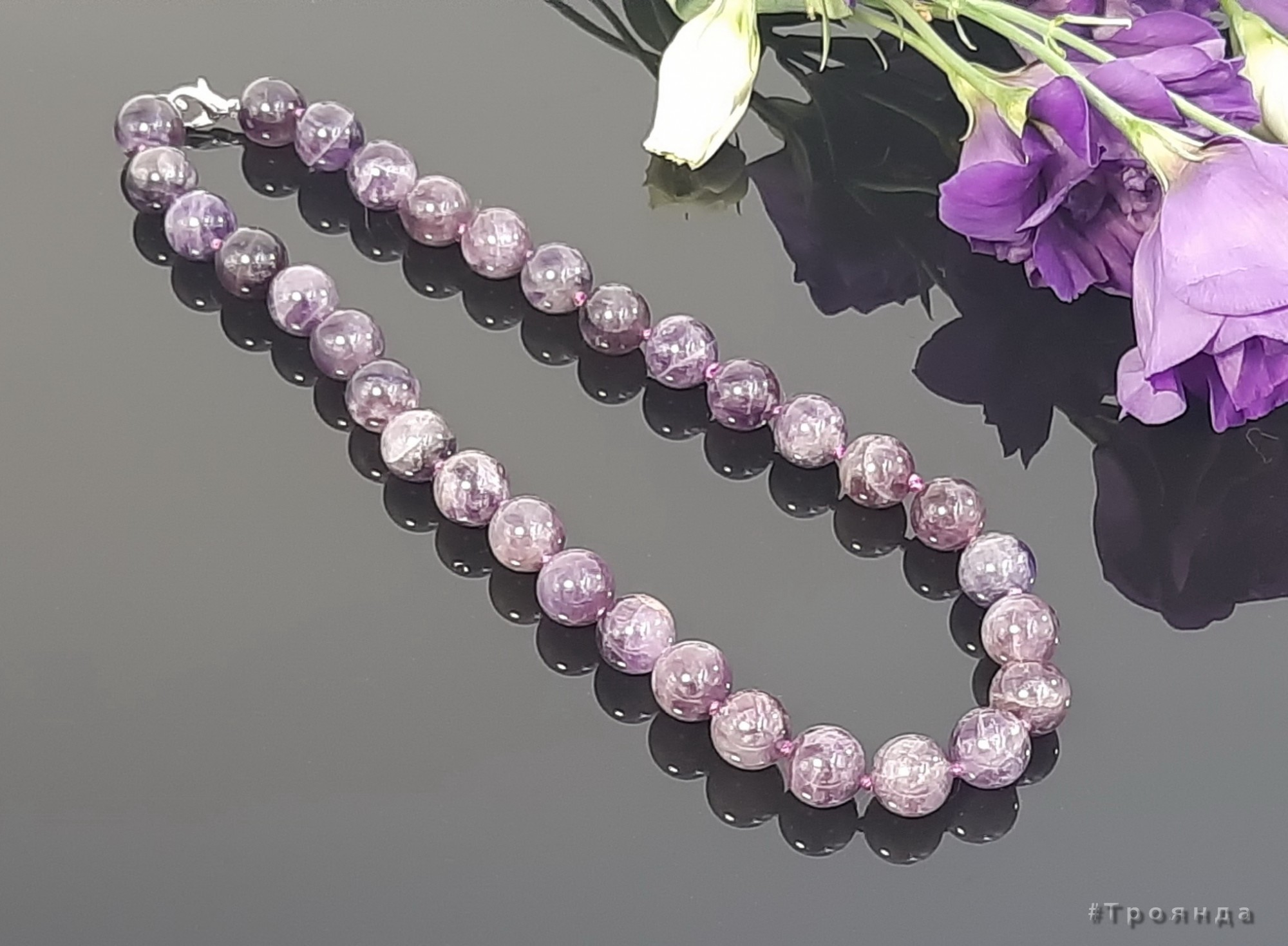 

Бусы из натурального камня Аметист диаметр бусин 12 мм длина 45 см фиолетовые