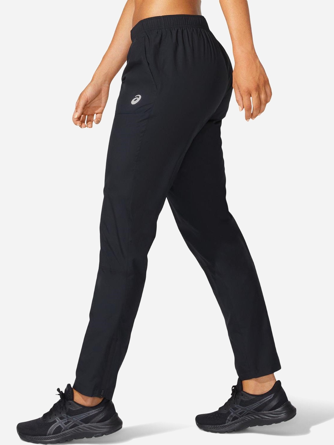 Акция на Спортивні штани жіночі ASICS Core Woven Pant c-2012C339-001 M Чорні от Rozetka