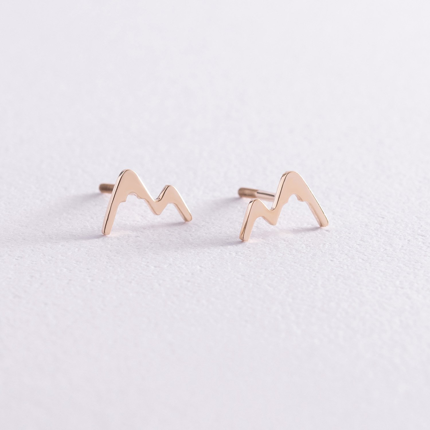 

Серьги - пусеты "Горы" в желтом золоте с07573 Оникс