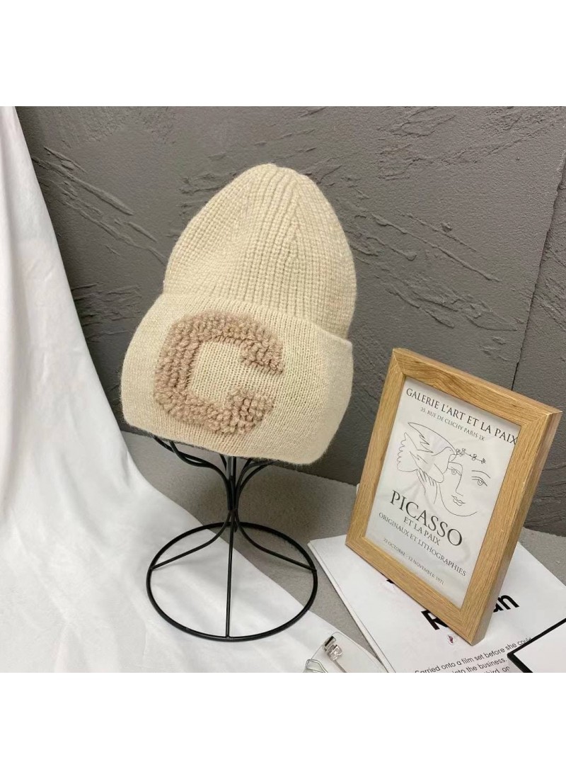 

Шапка тёплая с большой буквой С Modern Boutique бежевый, стандартный ША004
