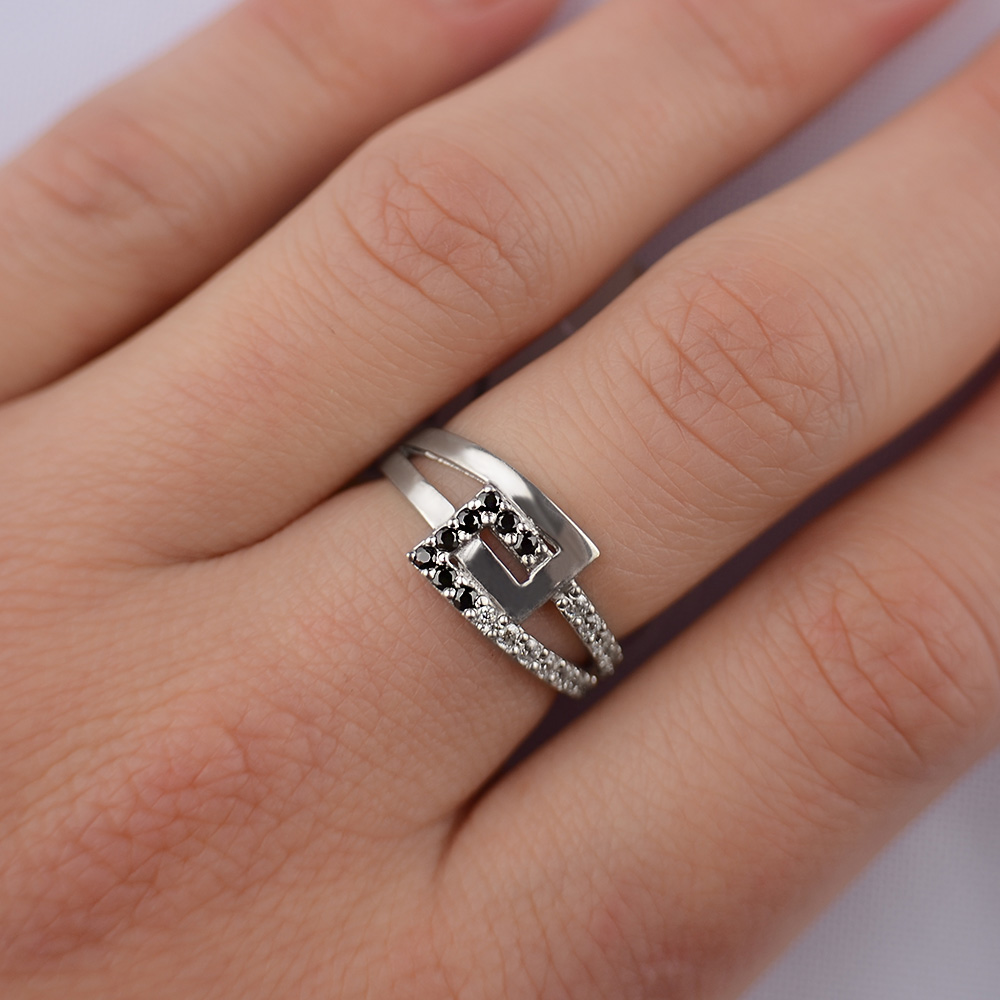 

Серебряное родированное кольцо с камнями 30-kr 22.5