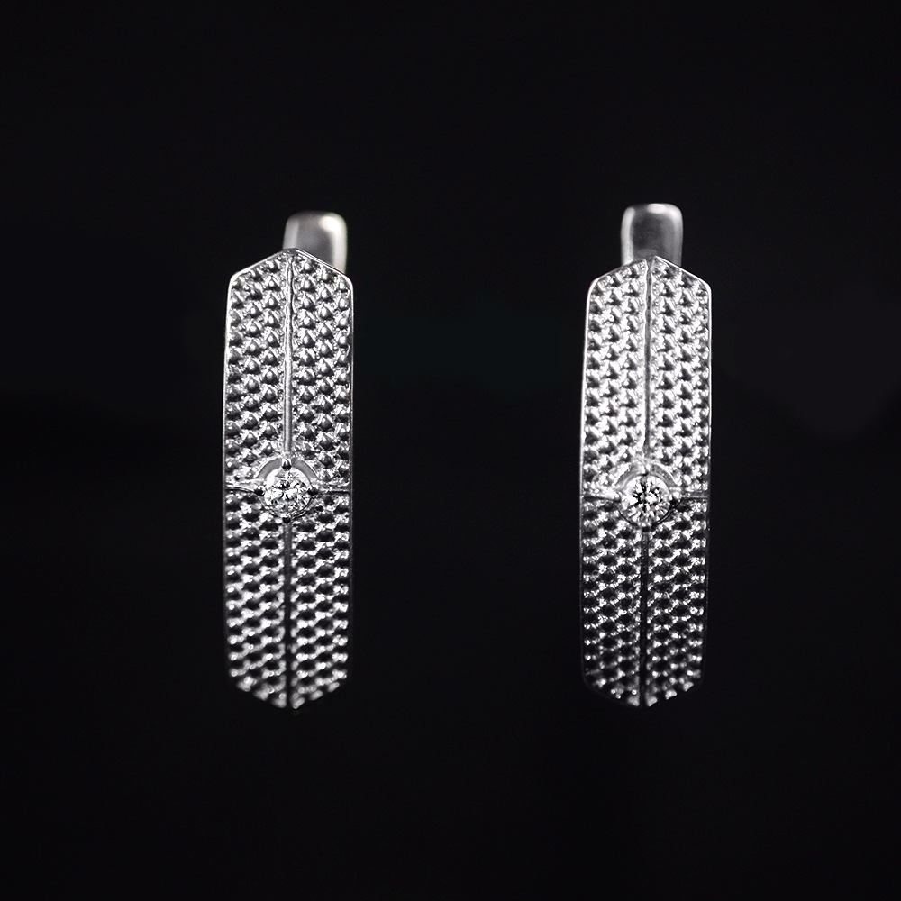 

Серьги серебряные с английской застежкой и камнями циркония sr-39