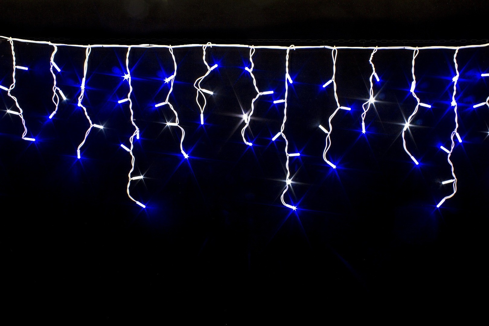 

Светодиодная уличная гирлянда бахрома 10х0,70 м 200 LED с переходником белый шнур от сети синяя