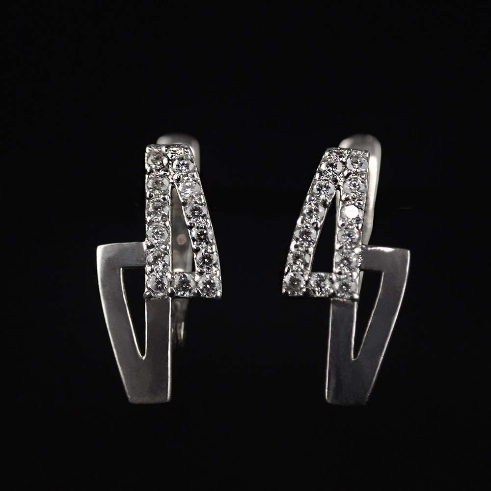 

Серьги серебряные с английским замком Треугольники sr-21