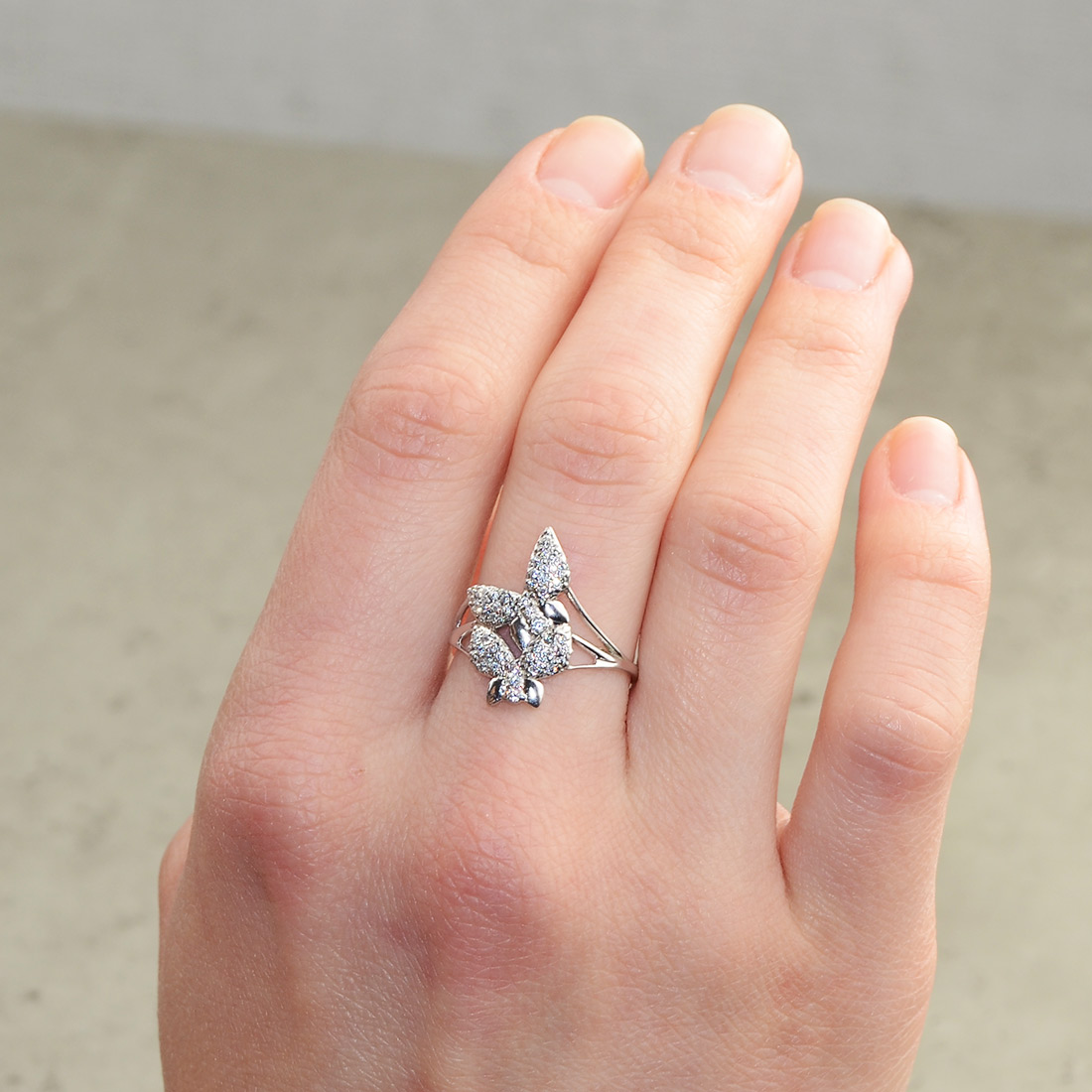 

Серебряное кольцо Бабочки с камнями цирконий 67-kr 18