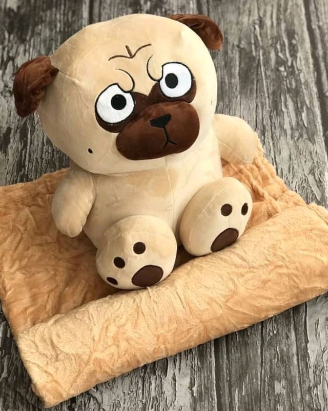 

Мягкий игрушечный мопс игрушка подушка с пледом 160 х 110 бежевый