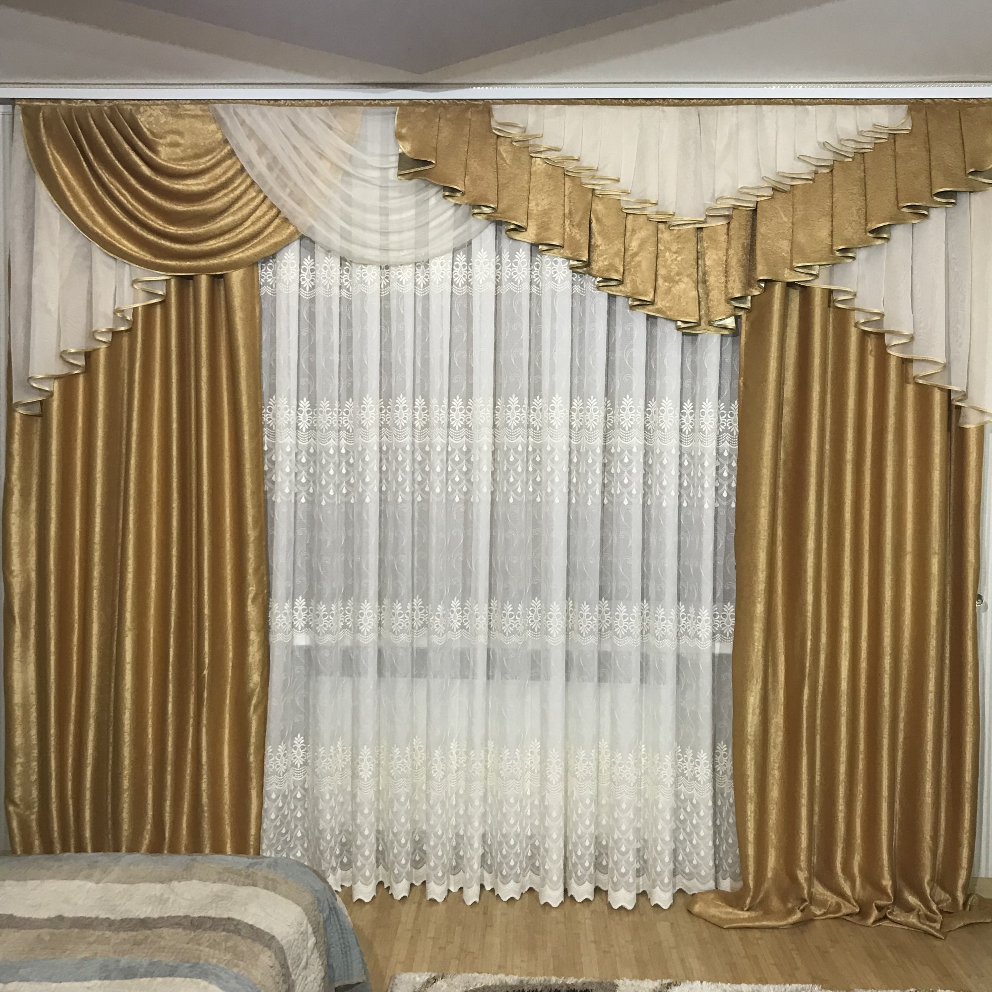 

Комплект штор TG Home с ламбрекеном №321 золотой