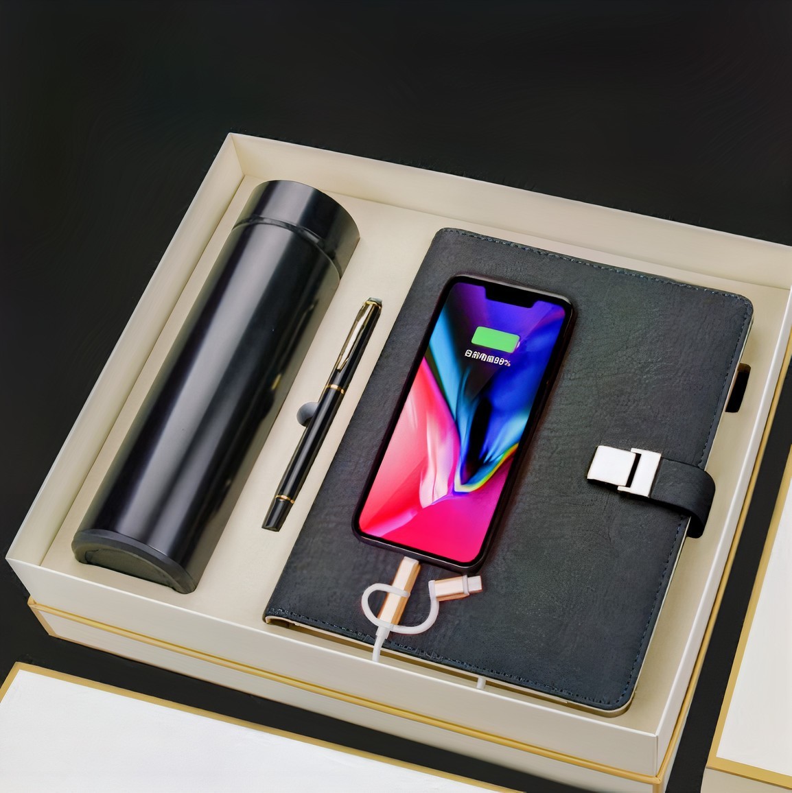 

Блокнот ежедневник с термосом с беспроводной зарядкой Powerbank 8000 мАч с флешкой 16 Гб и ручкой 60 страниц многоразовая бумага