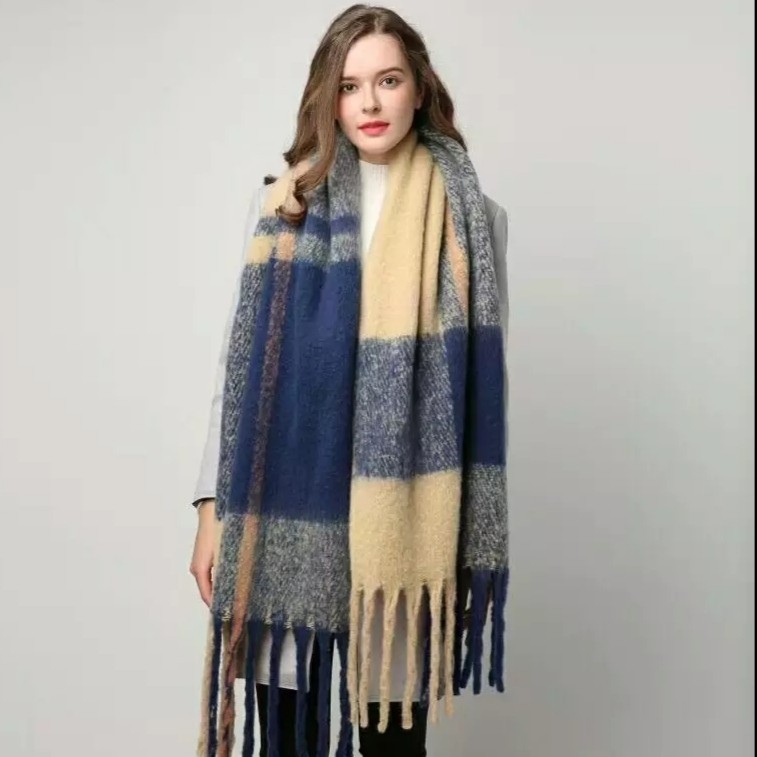 

Женский теплый палантин сине-бежевый 55*240см